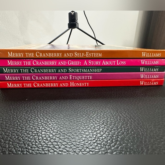 The Adventures of Merry the Cranberry Children’s/Adolescent book set - Picture 11 of 11